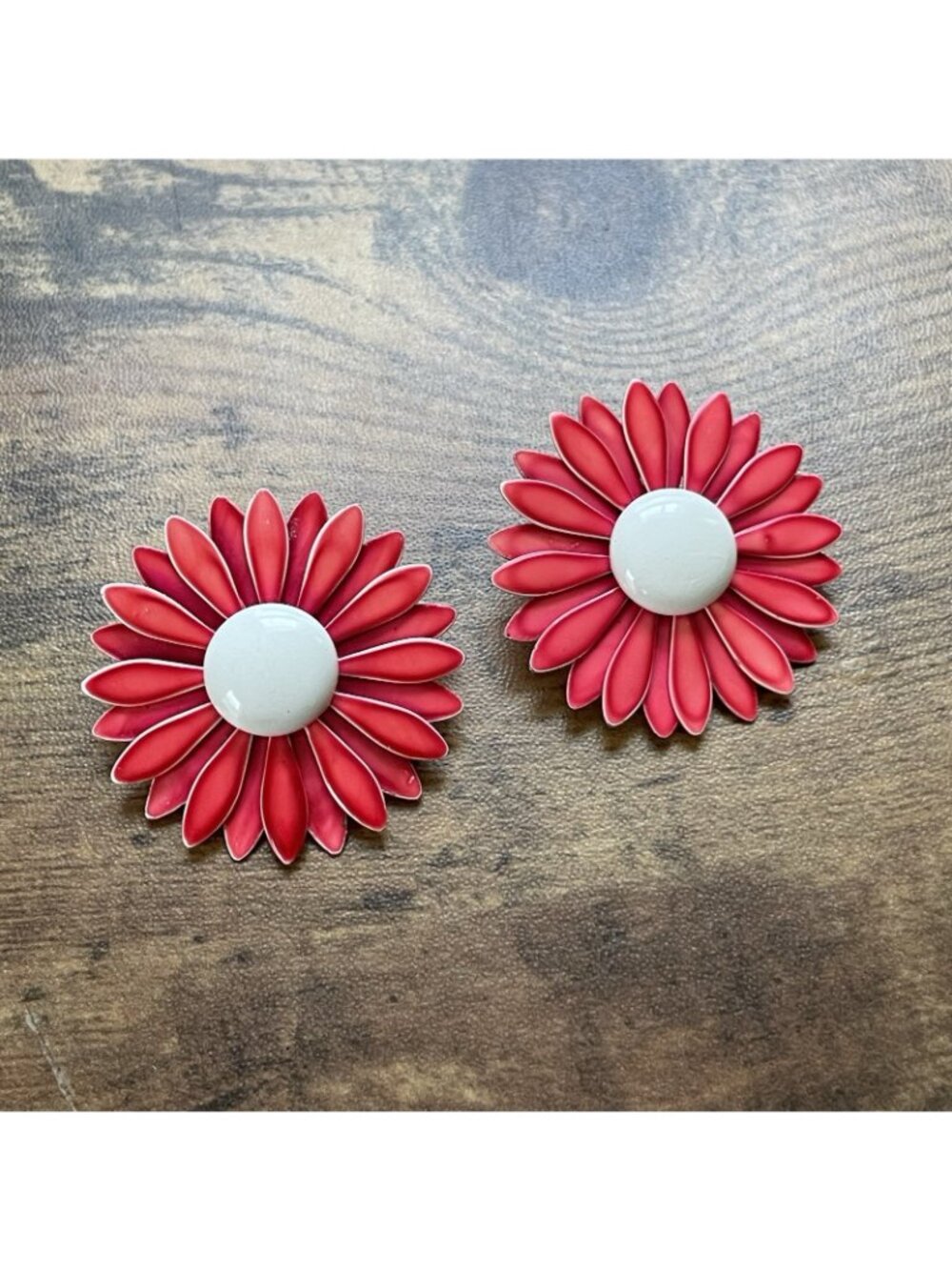 Vintage 1960s Enamel Flower Earrings Coral White MOD Pop Art Clip On Statement - Picture 3 of 9